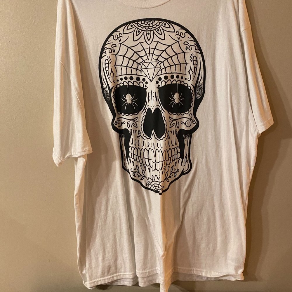 Men's SS White T-shirt with Skull on the front, Size 3XL